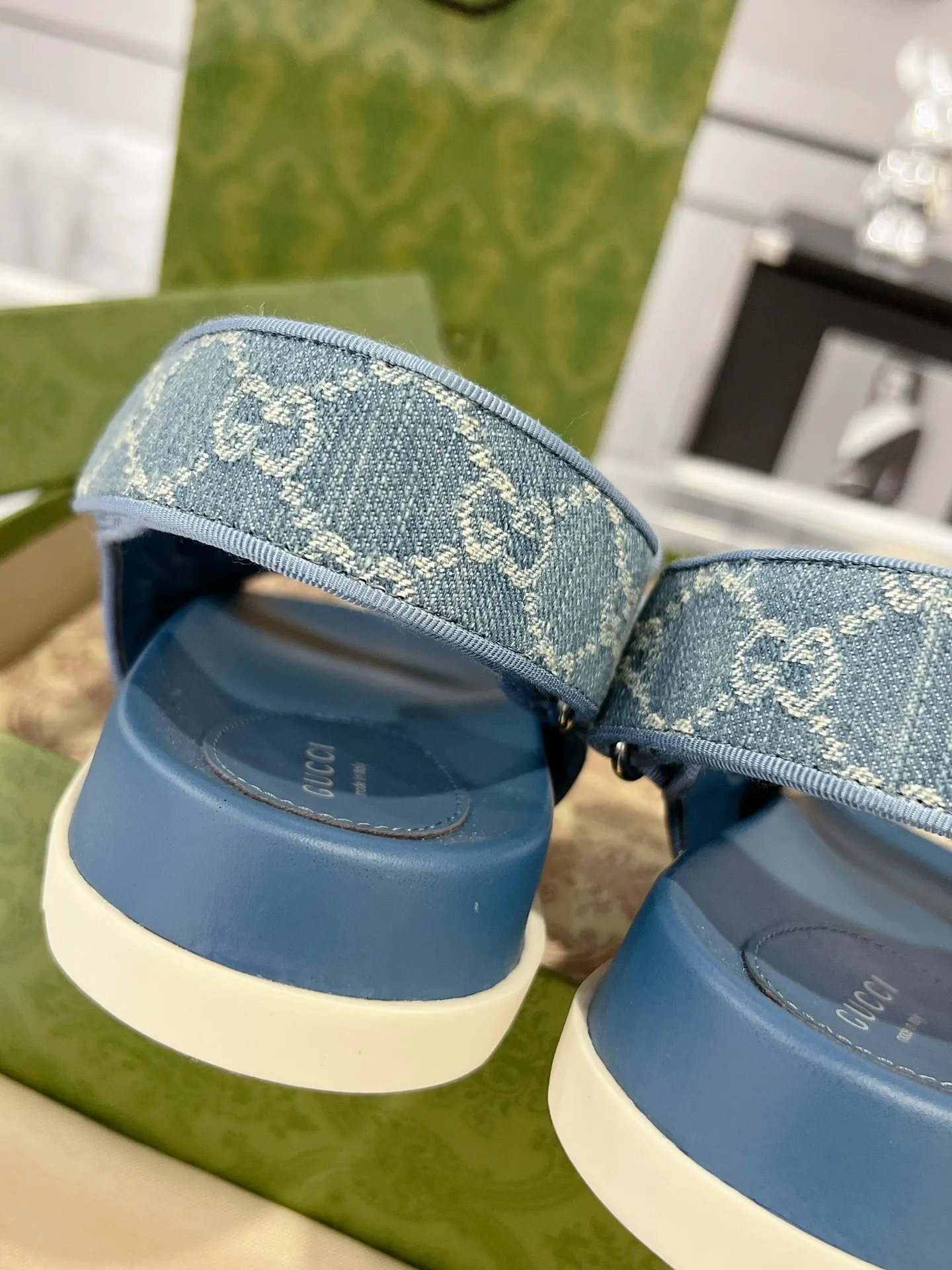 👟👟Ex-factory price 520👟👟 The latest Guccl24ss new product Double G women's Velcro sandals 😎 These flat sandals are designed with Velcro straps, which are modern and sporty, bringing comfort. This accessory is crafted from light blue and ivory white GG denim fabric. The upper straps are decorated with elegant Double G-shaped accessories, showing a unique style. Gucci’s classic presbyopic cloth surface…hot diamond surface…TPU non-slip outsole…ZP molded midsole feet…original metal buckle/rhinestone surface Code number: 35 to 42 (41.42 is custom-made and cannot be returned or exchanged)